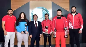 Erzurum'da düzenlenen Türkiye Üniversiteler Judo Şampiyonasında başarı elde eden sporcular Rektör Yücel Oğurlu'yu ziyaret etti