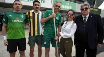 Bursaspor taraftarları Sevgililer Günü'nde 'Sevgiliye Koşuyoruz' etkinliği düzenledi