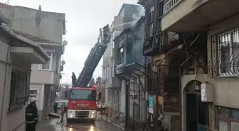 Tekirdağ'da İki Katlı Metruk Binada Çıkan Yangın Söndürüldü