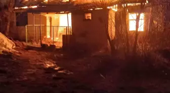 Denizli'de Yangında Yaşlı Kadın Hayatını Kaybetti, İtfaiye Aracı Yan Yattı