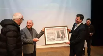 Akyazı Belediyesi '4 Mevsim Akyazı'da Yaşam Ulusal Fotoğraf Yarışması'nda Dereceye Giren Sanatçılara Ödülleri Teslim Edildi