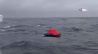 Batan gemideki mürettebatı, 'Kimse var mı?' anonslarıyla arıyorlar