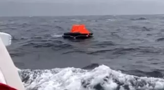 Balıkesir'den yola çıkan gemi fırtınada battı, mürettebat aranıyor