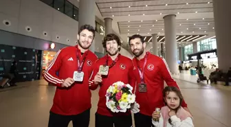 Grekoromen Güreş Milli Takımı Bükreş'ten döndü