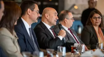 İzmir Büyükşehir Belediye Başkanı Tunç Soyer, ESHOT Genel Müdürlüğü yöneticileriyle buluştu