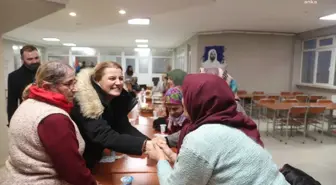 İzmit Belediye Başkanı Fatma Kaplan Hürriyet, Hacı Bektaş Veli Anadolu Kültür Vakfı Gültepe Yunus Emre Cemevi'nde iftar sofrasına katıldı