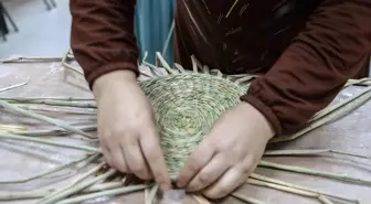Develi'de kadınlar kamışlardan dekoratif ürünler yapıyor