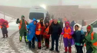 Nemrut Dağı'nda Karlı Havalarda Turist Akını Devam Ediyor