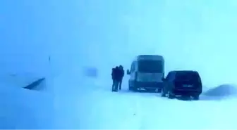 Erzurum-Tekman karayolu Palandöken mevkiinde mahsur kalan sürücüler kurtarıldı