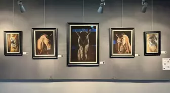 Ressam Emine Bayraktar'ın 'Pastel Dokunuşlarla At Tutkusu' Sergisi İstanbul'da Açıldı