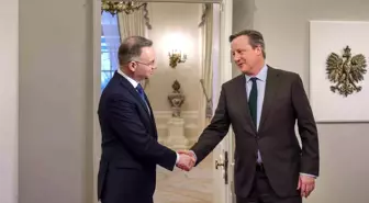 Polonya Cumhurbaşkanı Andrzej Duda, İngiltere Dışişleri Bakanı David Cameron'u kabul etti