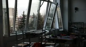 Rusya'nın Ukrayna'ya düzenlediği saldırılarda 11 kişi yaralandı, evler hasar gördü