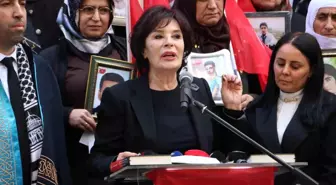 Hülya Koçyiğit ve Heyet, Diyarbakır Annelerini Ziyaret Etti
