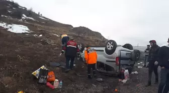 Sivas'ın İmranlı ilçesinde hafif ticari araç devrildi, 5 kişi yaralandı