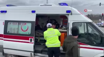 Uzunköprü'de 2 otomobil çarpıştı: 4 yaralı