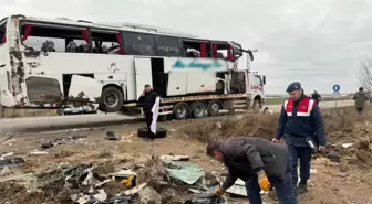Yozgat'ta kontrolden çıkan yolcu otobüsü devrildi! Kazada 4'ü ağır 19 kişi yaralandı