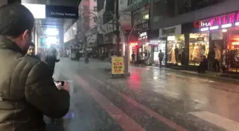 Batman'da dolu yağışı yolları beyaza bürüdü