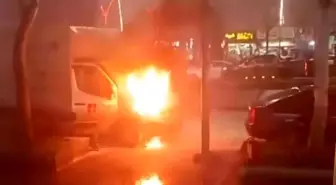Batman'da park halindeki kamyonet alev alev yandı