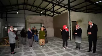 Beypazarı Belediye Başkanı Tuncer Kaplan, Örnek Meyve Bahçesi'nde incelemelerde bulundu