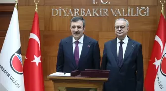 Cumhurbaşkanı Yardımcısı Cevdet Yılmaz, Diyarbakır Valiliğine ziyarette bulundu