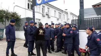 Denizli'den sınır hattındaki Mehmetçik için elma götüren 'Elmacı Dede' Kozan İlçe Jandarma Komutanlığını ziyaret etti