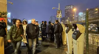 İstanbul Gayrettepe'de yürüyen merdivende sıkışan işçi yaşamını yitirdi