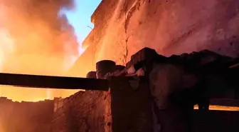 Hindistan'da boya üretim atölyesinde çıkan yangında 11 kişi hayatını kaybetti