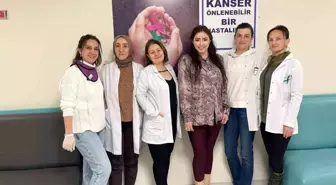 Eskişehir Mahalle Muhtarı, Kadınlara Kanser Önlemi İçin Sağlık Taraması Yaptırıyor