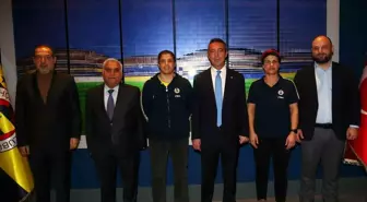 Fenerbahçe, dünya ve olimpiyat şampiyonu boksör Busenaz Sürmeneli'yi kadrosuna kattı