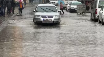 Şanlıurfa'da Sağanak Yağış Hayatı Olumsuz Etkiliyor