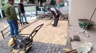 Adıyaman Belediyesi, deprem sonrası zarar gören yerlerde tadilat çalışmalarına devam ediyor