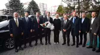 AK Parti Dış İlişkilerden Sorumlu Genel Başkan Yardımcısı Zafer Sırakaya, Kayseri Büyükşehir Belediye Başkanı Dr. Memduh Büyükkılıç'ı ziyaret etti