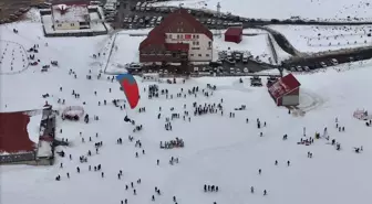 Bingöl'de 3. Fotoğrafçılar Maratonu'nda Paraşüt ve Kayak Gösterisi