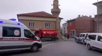 Cami tuvaletinde kendini yakmak isteyen kişiyi imam ikna etti