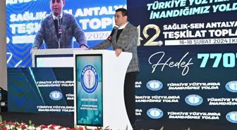 Cumhur İttifakı'nın Antalya Büyükşehir Belediye Başkan adayı Hakan Tütüncü sağlık çalışanlarıyla bir araya geldi