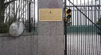 Rusya'nın Washington Büyükelçiliği'ne kırmızı boya protestosu