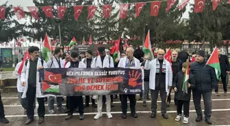 Sakarya'da Hekimler ve Sağlık Çalışanları İsrail'in Gazze'ye Yönelik Saldırılarını Protesto Etti