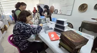 Tokat Belediyesi Kadın Kursiyerleri Eski Eşyaları Sanata Dönüştürüyor