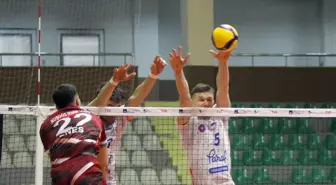 Kuşgöz İzmir Vinç Akkuş Belediyespor, Halkbank'a 3-0 yenildi