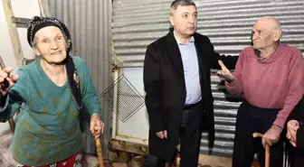 Gümüşhane Valisi Alper Tanrısever, Şiran ilçesindeki yaşlı çifti evinde ziyaret etti