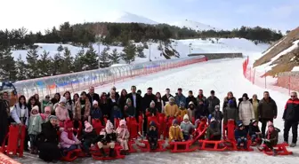 Erzurum'da korunma ve bakım altındaki çocuklar kızak keyfi yaptı