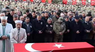 Pençe-Kilit Operasyonu'nda şehit olan Piyade Sözleşmeli Er Salih Ay'ın cenazesi Erzincan'da toprağa verildi