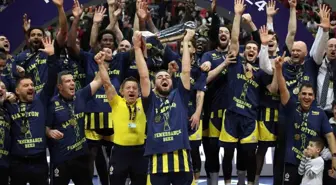 Fenerbahçe Beko'ya Türkiye Kupası takdim edildi