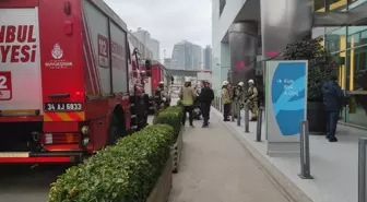 Üsküdar'da rezidans otoparkında çıkan yangın söndürüldü