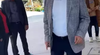 Buharkent Belediye Başkanı Mehmet Erol, çocuklarla seksek oynadı