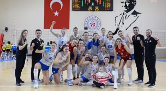 Bozüyük Belediyesi Eğitim ve Spor Kulübü Voleybol Takımı, Didim'i 3-0 yenerek yarı finale çıktı