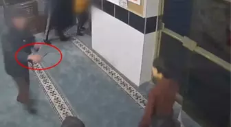 Diyarbakır'da camide yaramazlık yapan öğrencilere bıçakla uyarı