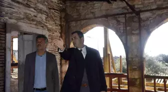 Didim Kaymakamı Apollon Tapınağı'nın yanındaki tarihi binanın restorasyonunu inceledi