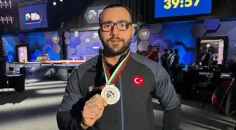 Onur Demirci, Avrupa Halter Şampiyonası'nda gümüş madalya kazandı