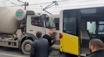 Sultangazi'de İETT otobüsüne beton mikseri çarptı: 3 yolcu yaralandı